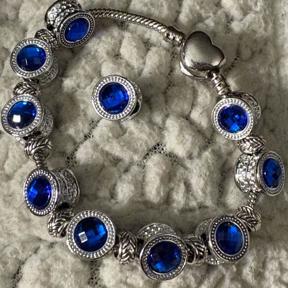 Charm-Bracelet 2 Beautiful Royal Blue Charm Silver Tone  Double Sided charm